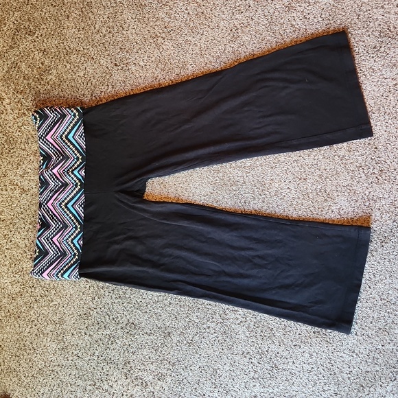 No Boundaries | Neon Fold Over Crops - Picture 7 of 9